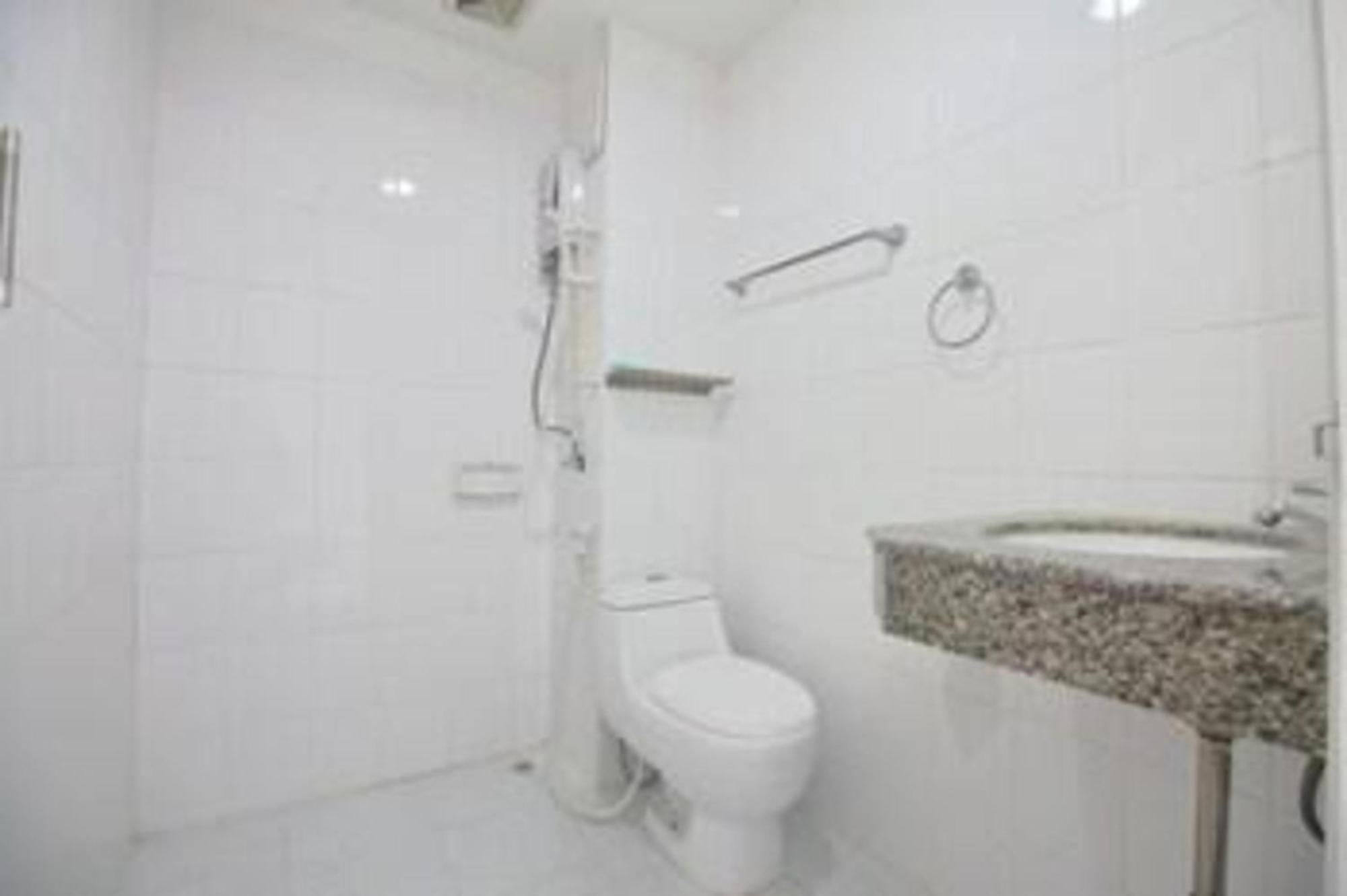 Super Oyo 498 Ladawan Villa Bangkok Exterior foto