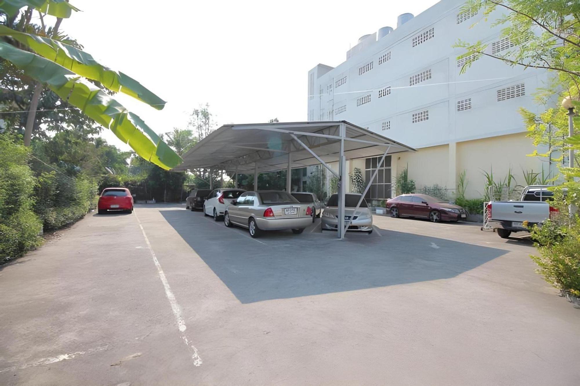 Super Oyo 498 Ladawan Villa Bangkok Exterior foto