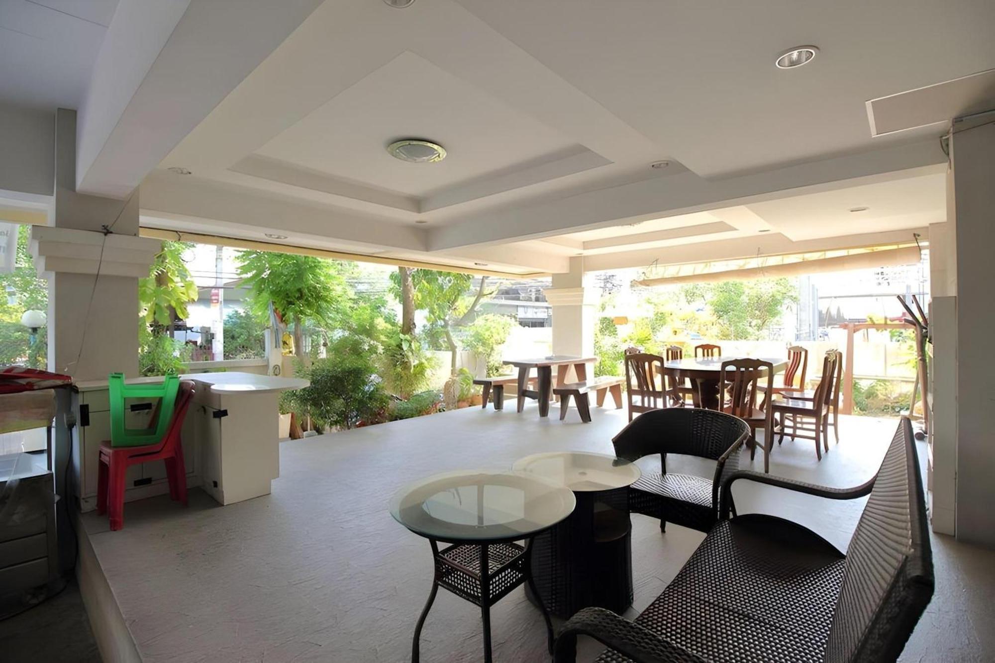 Super Oyo 498 Ladawan Villa Bangkok Exterior foto